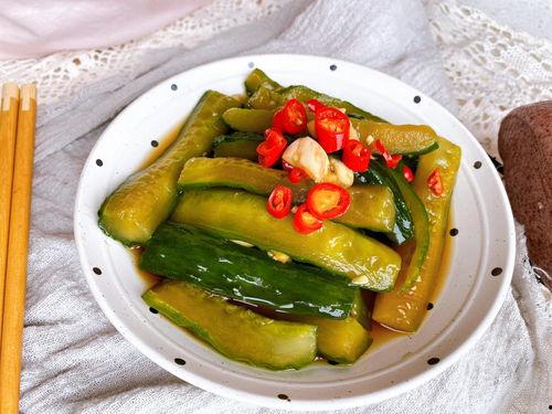 杭州冒汗吃瓜,冒汗吃瓜，感受夏意浓