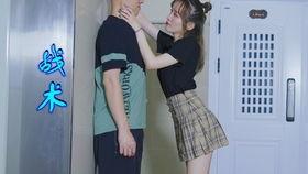 情侣吵架吃瓜电梯,吃瓜群众围观成焦点